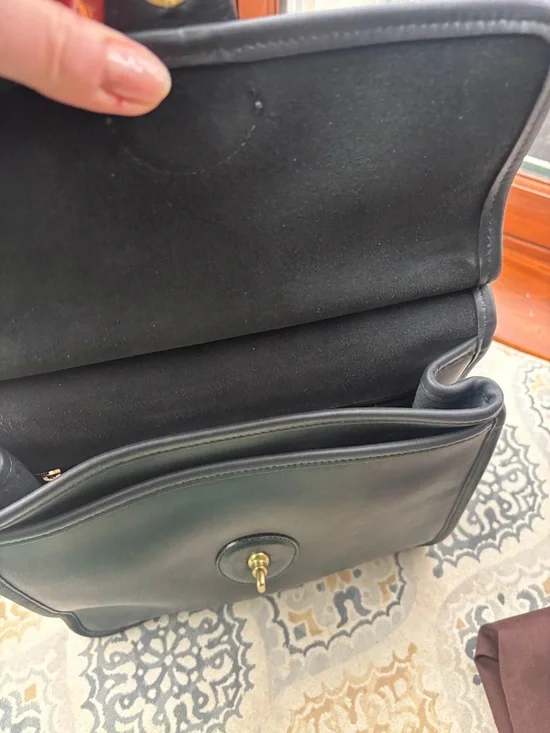 Vintage Coach black leather (style 9927) crossbody/shoulder bag w/ gold hardware - Picture 3 of 4